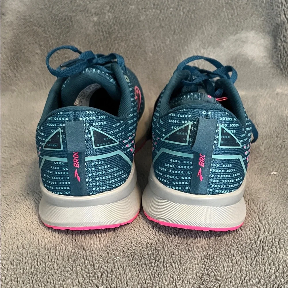 NWOT - Brooks Levitate 5 - Women's Blue and Pink Running Shoes FREE SHIPPING - Picture 2 of 6